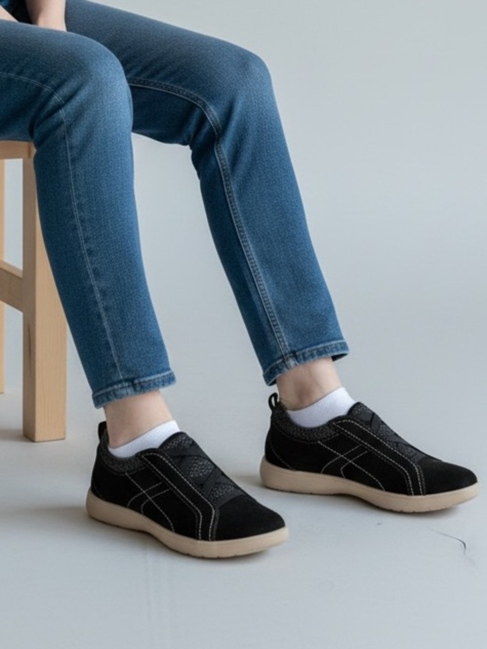 Clarks Size 6.5 Adella Trace Black Women's Slip-On Sneakers